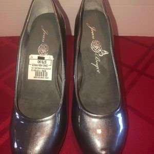 Joan Boyce Pumps  Sz 8